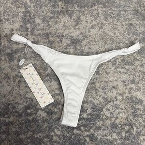 Boutine LA White Ribbed Twist Bottom sz M
